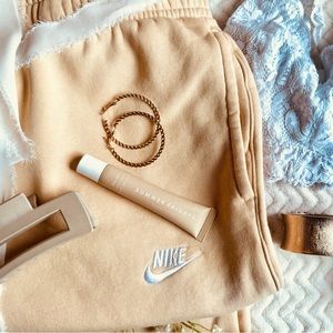 NIKE ✔️ original ..Thick original sweatpants in Cream/wheat  size large